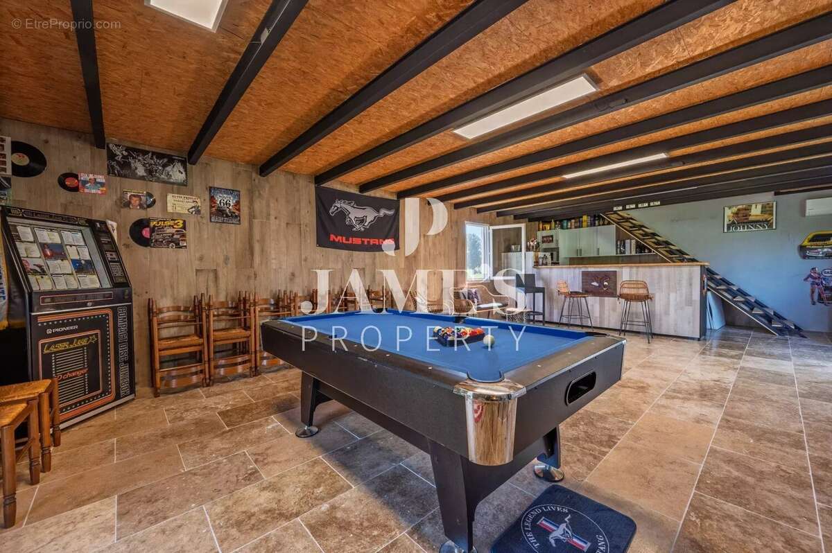 Maison 159 m² à Arles  - photo 8