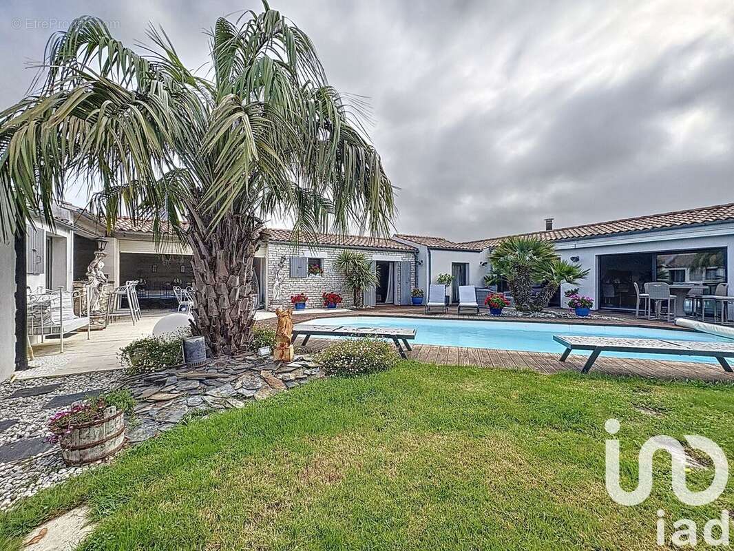 Photo 2 - Maison à CHARRON