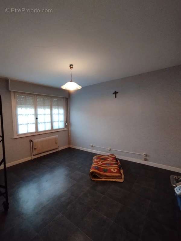 Maison à AVESNES-SUR-HELPE