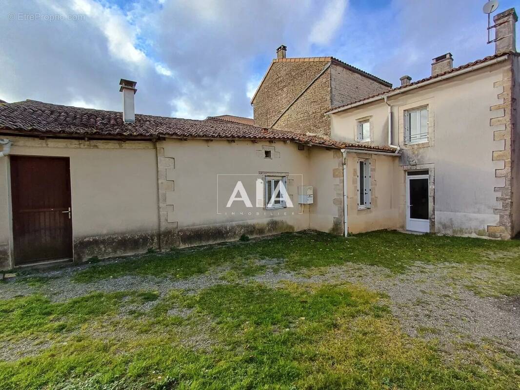 Maison à PAIZAY-NAUDOUIN-EMBOURIE