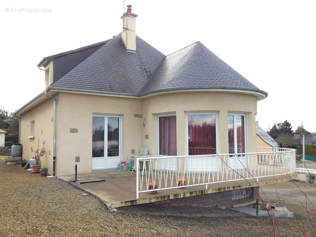 Maison à SAINT-HILAIRE-DU-HARCOUET