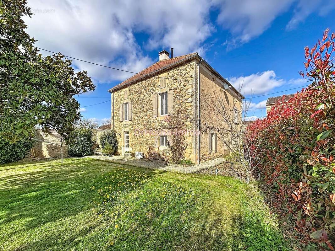 Maison à SAINT-FRONT-SUR-LEMANCE
