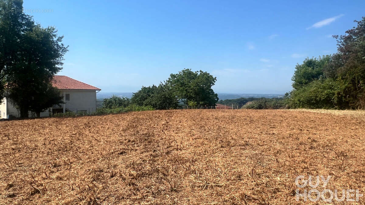 Terrain à ARTHEZ-DE-BEARN