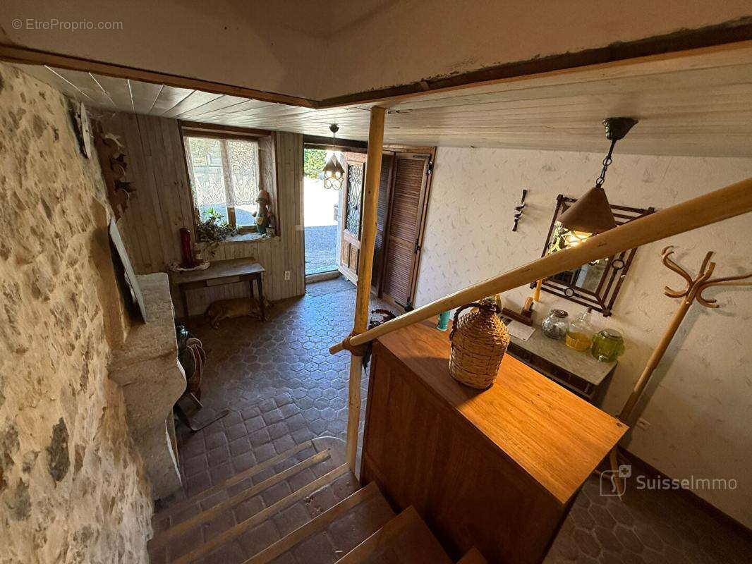Maison de village Oyonnax 3 pièce(s) 98 m2 et dépendances - photo 2