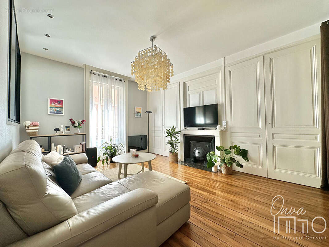 Gratte-Ciel/Tolstoï - T2 de 47m² avec charme de l'ancien - photo 6