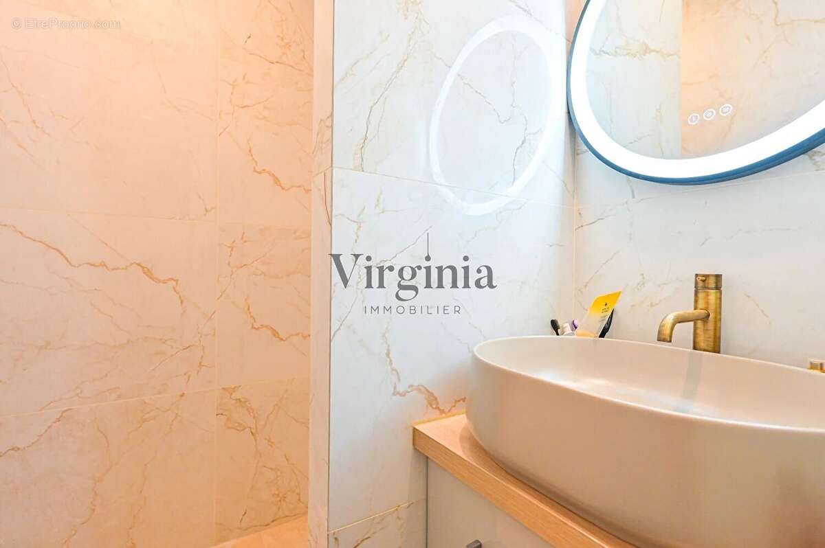 Appartement à CHARENTON-LE-PONT