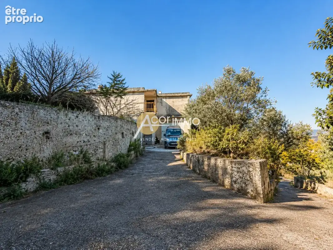 Toulon   une propriété 5 chambres sur  plus de 10 000m2 de terrain - photo 2