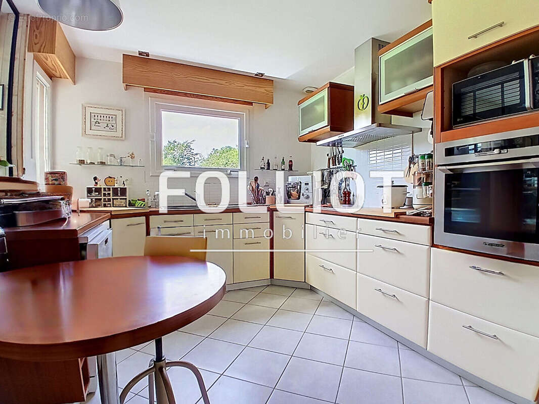 À VENDRE - Maison spacieuse et baignée de lumière -Rare sur le secteur - photo 7