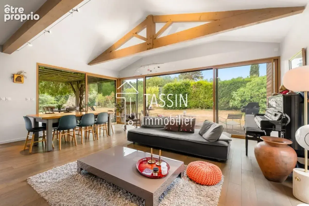 Tassin - Villa d'architecte au cœur d'un écrin de verdure - photo 2