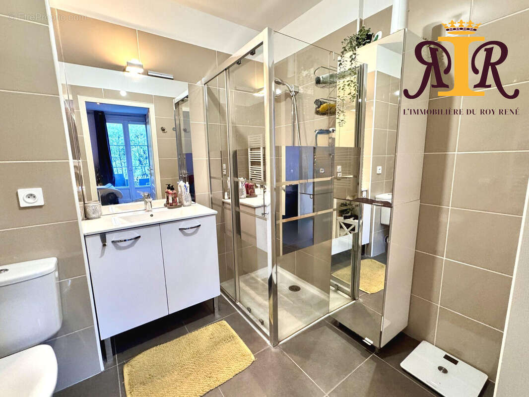 Appartement à CHATEAUNEUF-LE-ROUGE