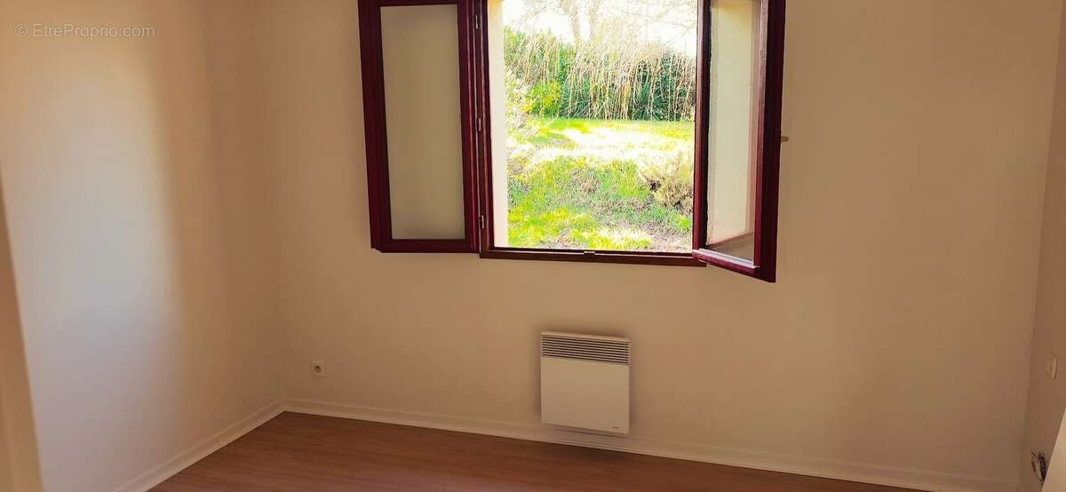 Maison individuelle récente avec garage et magnifique terrain arboré de 2000 m² - photo 9