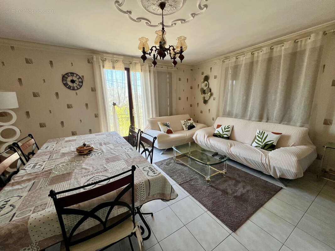 Maison à PARAY-VIEILLE-POSTE