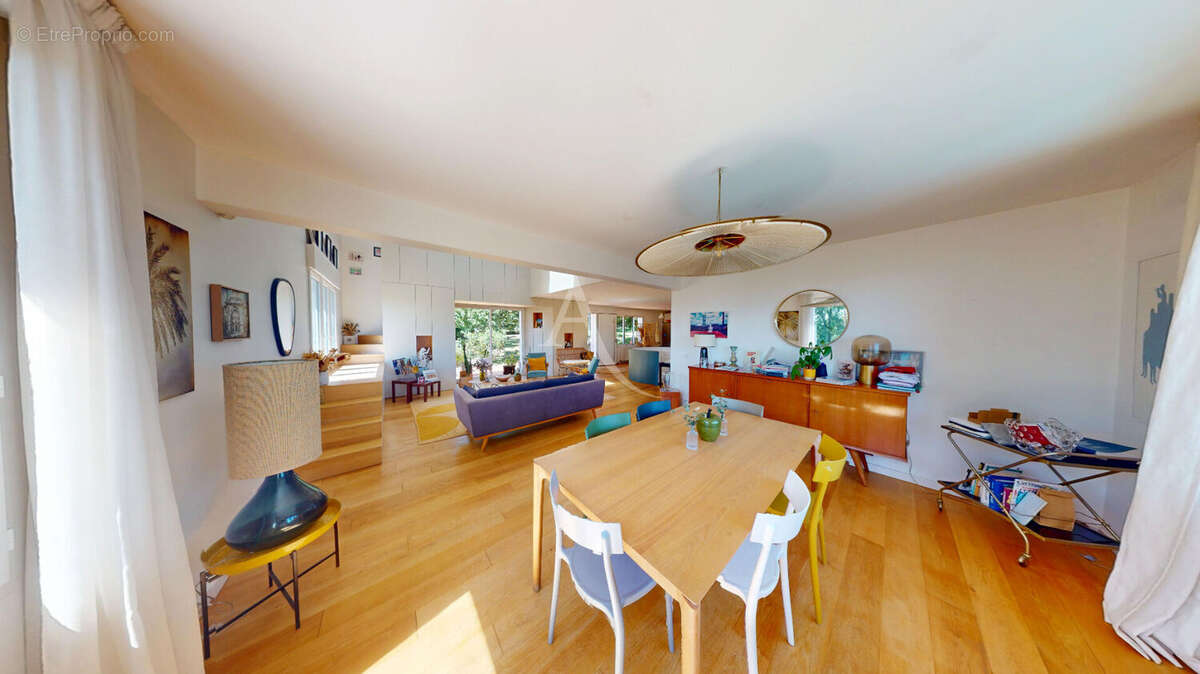 Maison 8 pièces de 200m² - photo 2