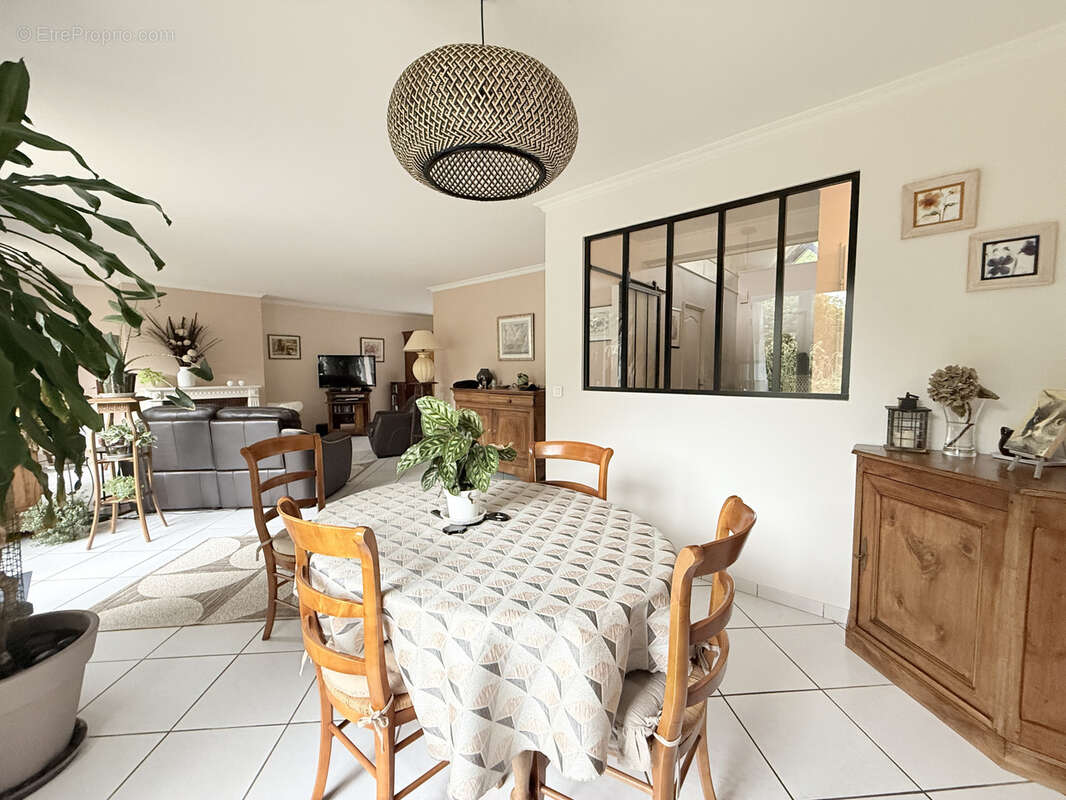 Maison à MORAINVILLIERS