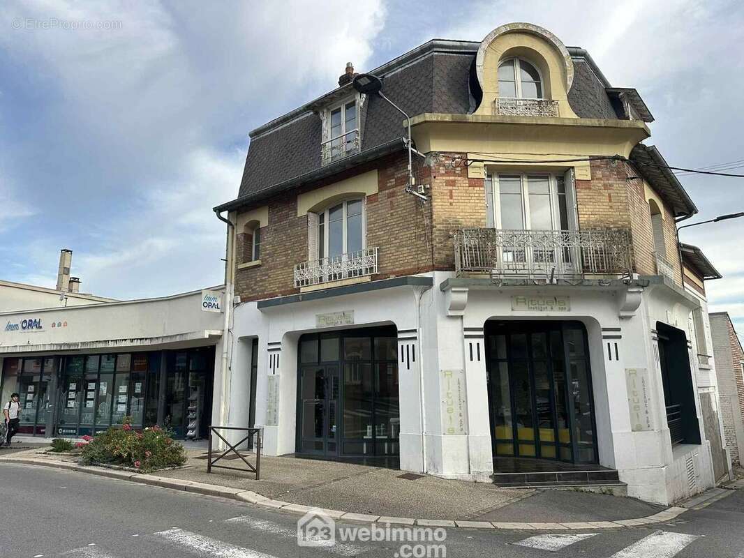 Beaucoup de potentiel pour cet ensemble immobilier de 626 m² comprenant ... - Commerce à LAON