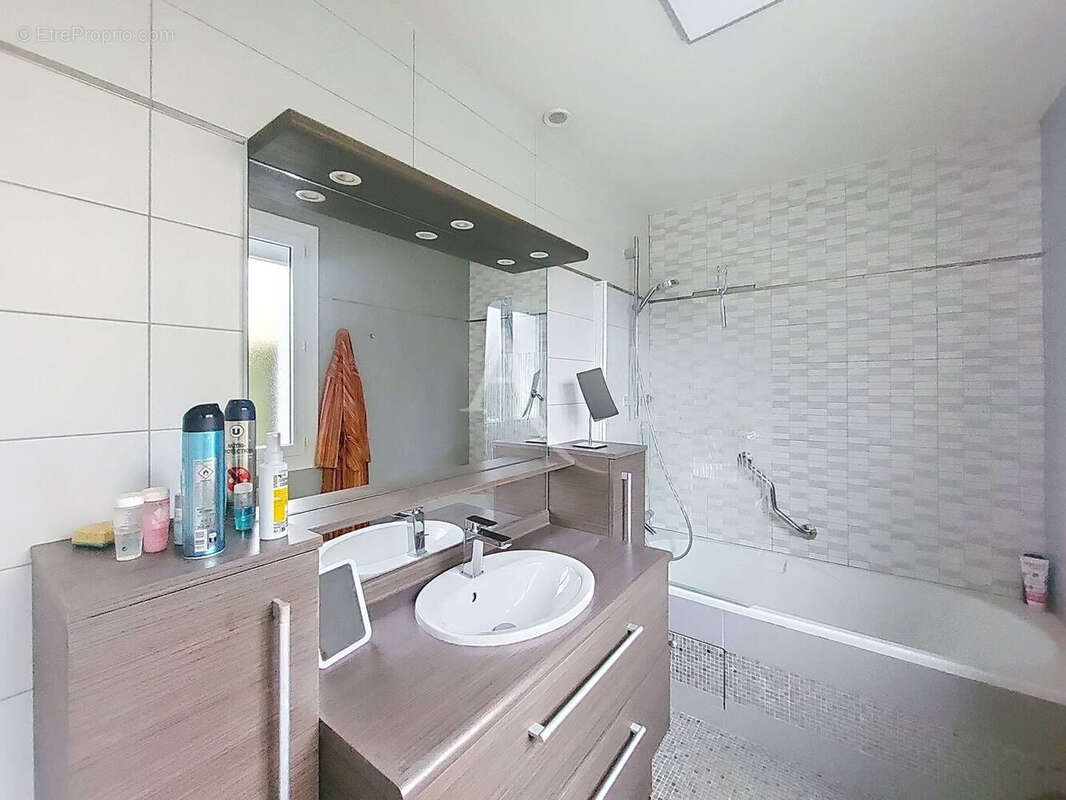 Maison à OZOIR-LA-FERRIERE