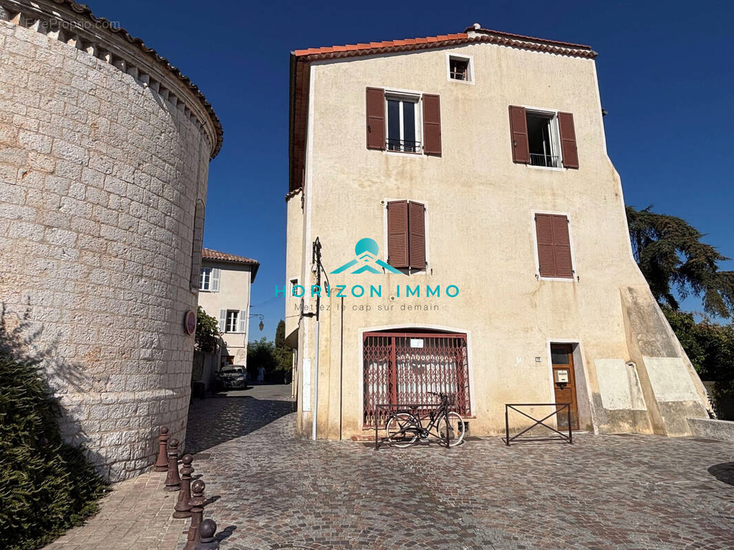 Appartement à SAINT-LAURENT-DU-VAR