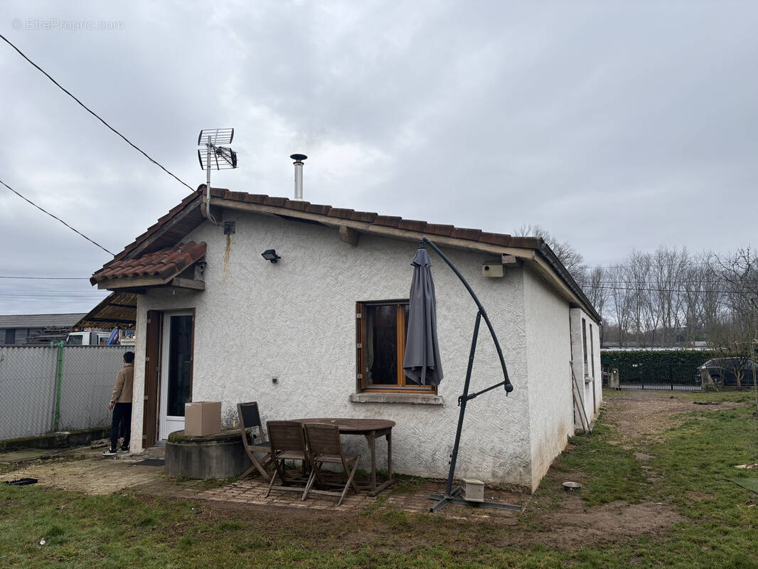 Maison à SAINT-PANTALEON-DE-LARCHE
