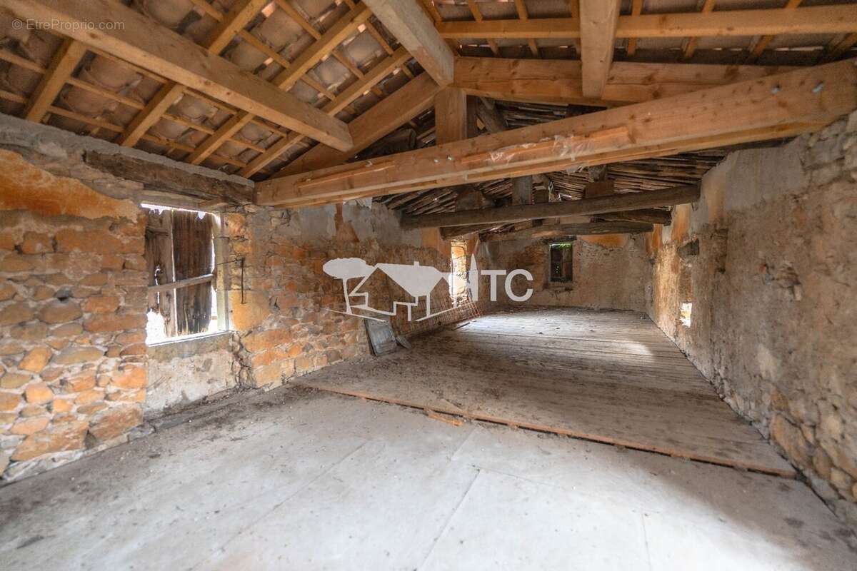 Grange a renover 1497m² de terrain - photo 7