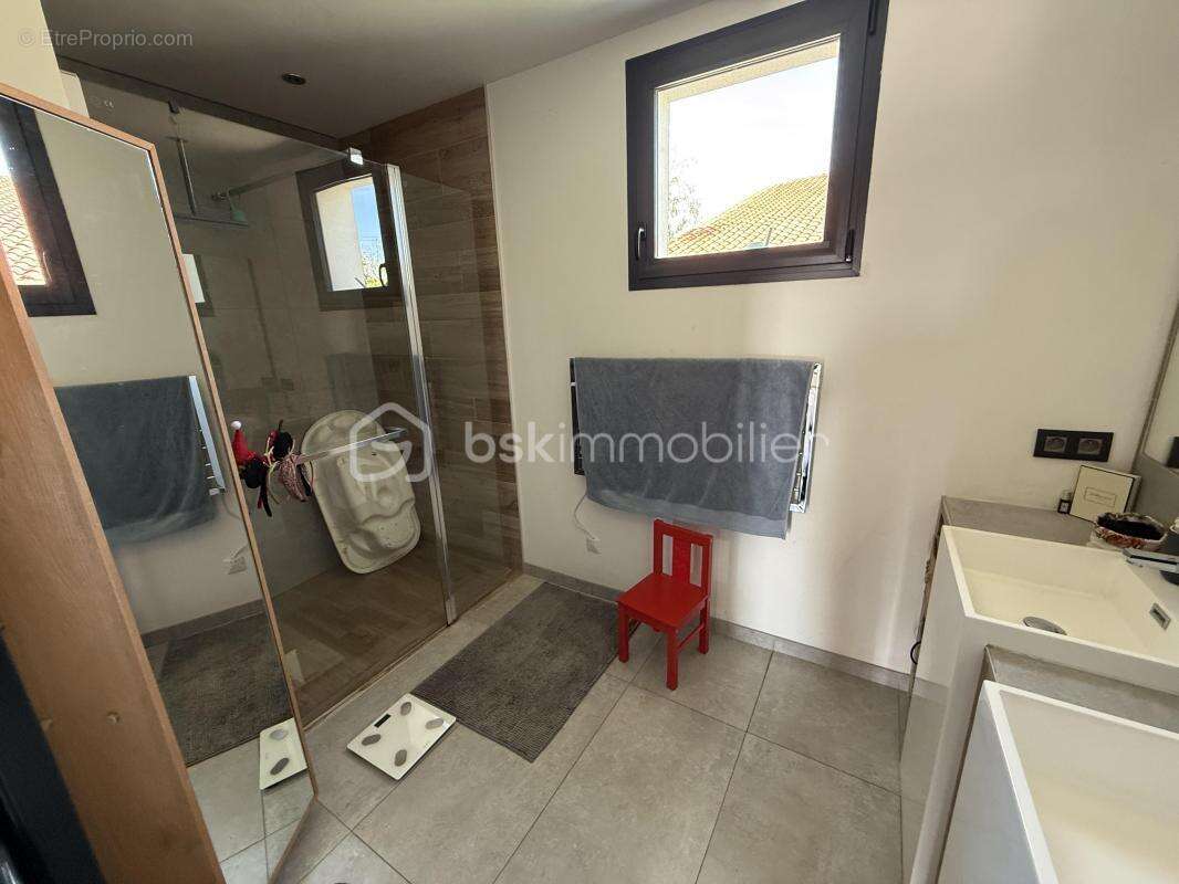 Villa plain pied frontignan- 3 chambres- piscine - photo 7