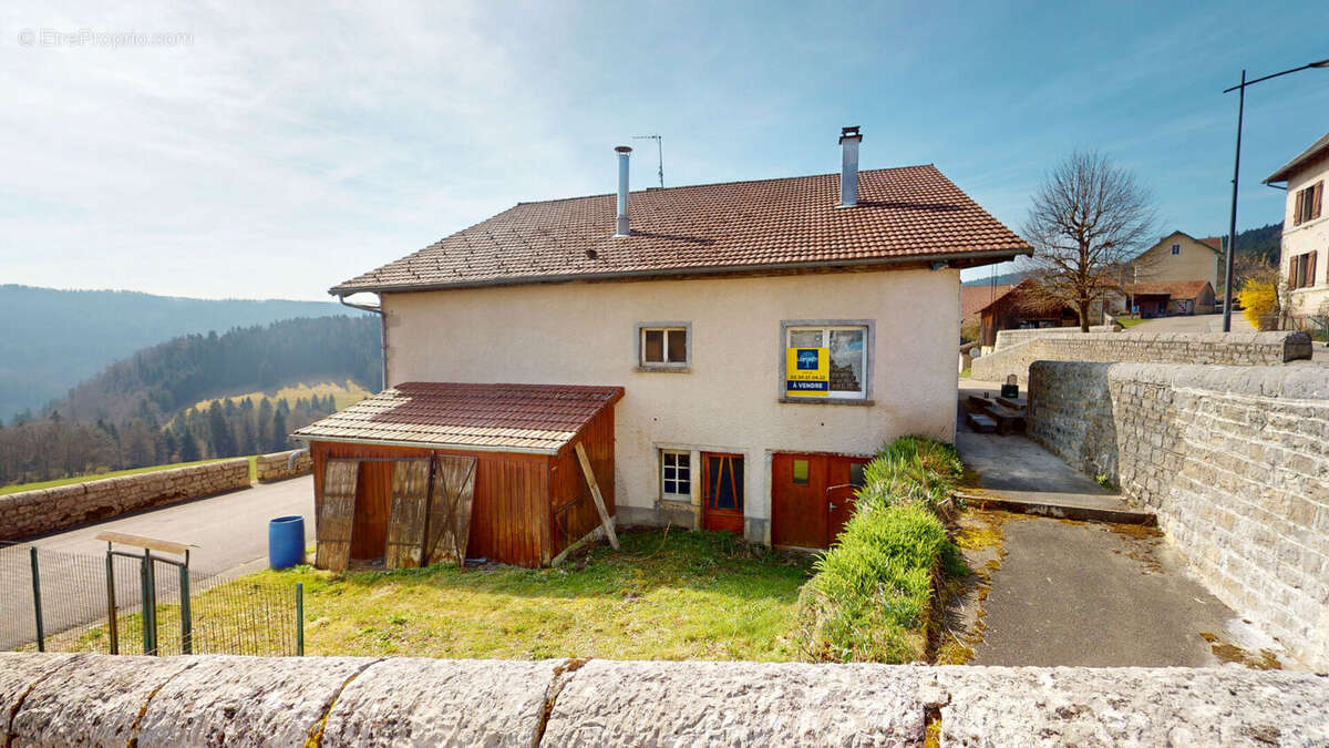 Maison à CHARMAUVILLERS