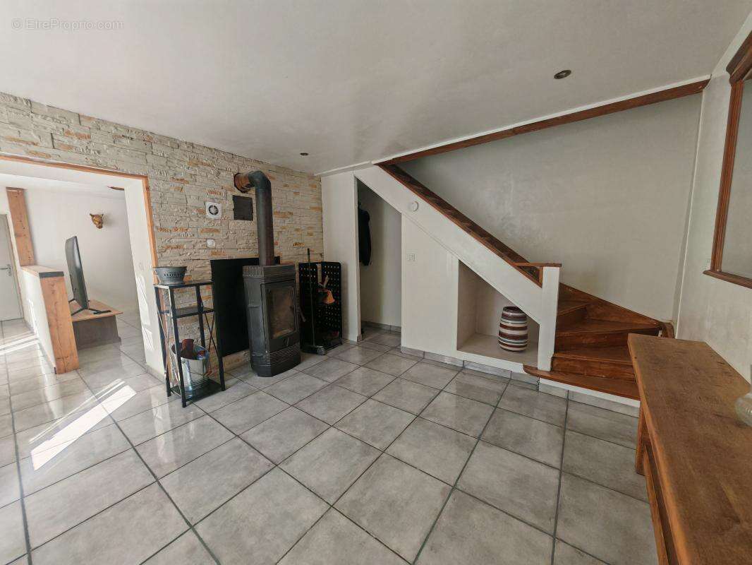 Maison 144 m² à Reaumont  - photo 2