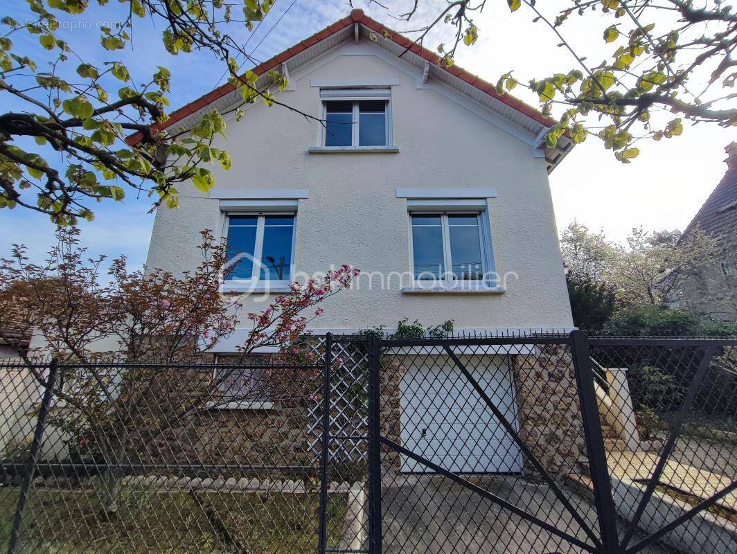 Maison à CHAMPS-SUR-MARNE