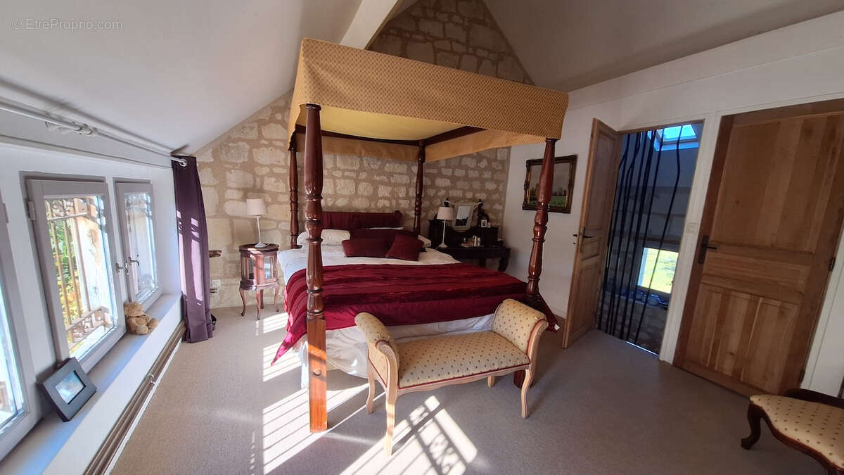 Maison à CANDES-SAINT-MARTIN