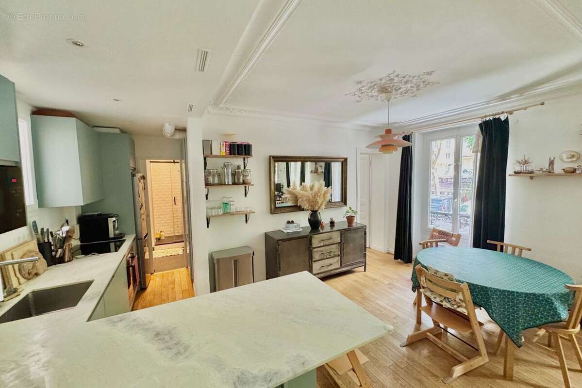 Appartement 72 m² à Paris-10e  - photo 7