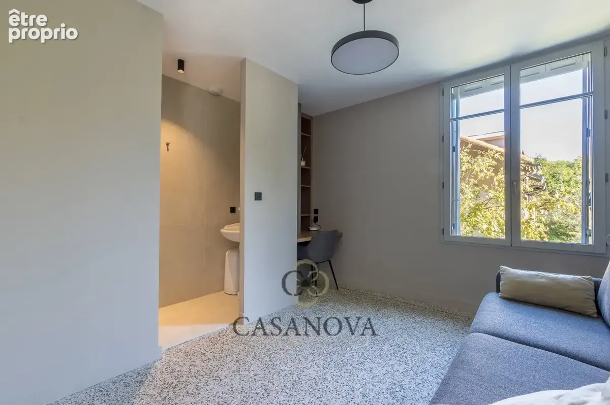 Maison de caractère rénovée avec jardin paysager, piscine et garage aux Arceaux à Montpellier - photo 16