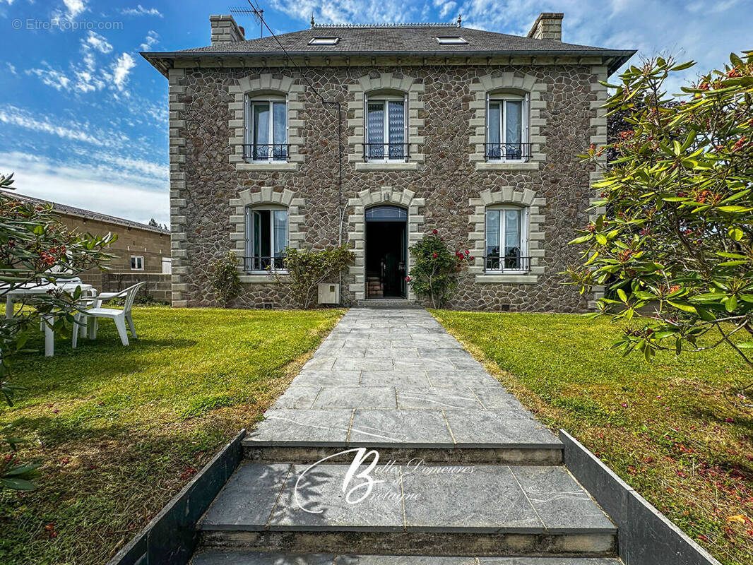 Maison à PLOURIVO