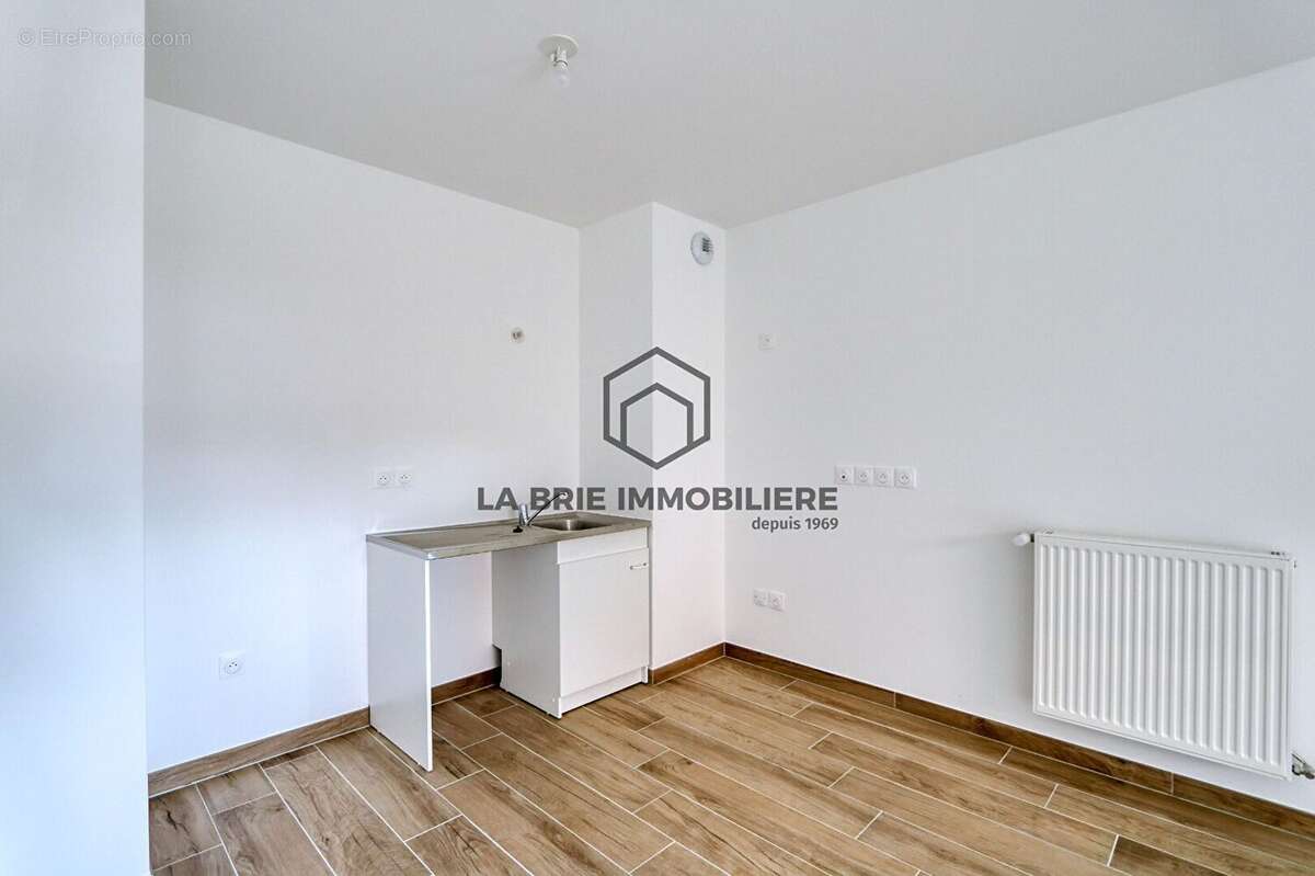Appartement 60 m² à Emerainville  - photo 6