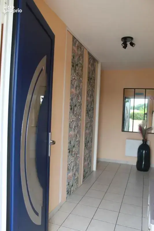 Maison de 110m² avec 3 chambres, véranda et garage à Saint Romain De Benet 289 000 - photo 2