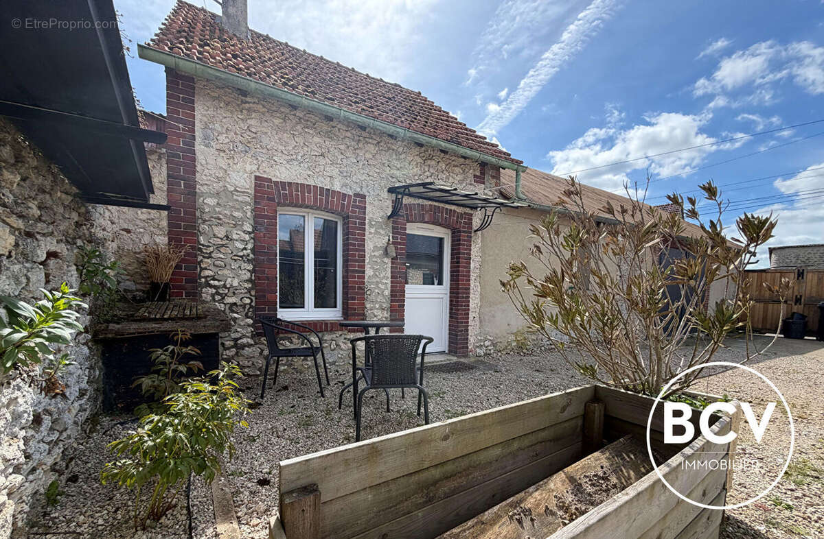 Maison De Village + gite + grange - photo 4