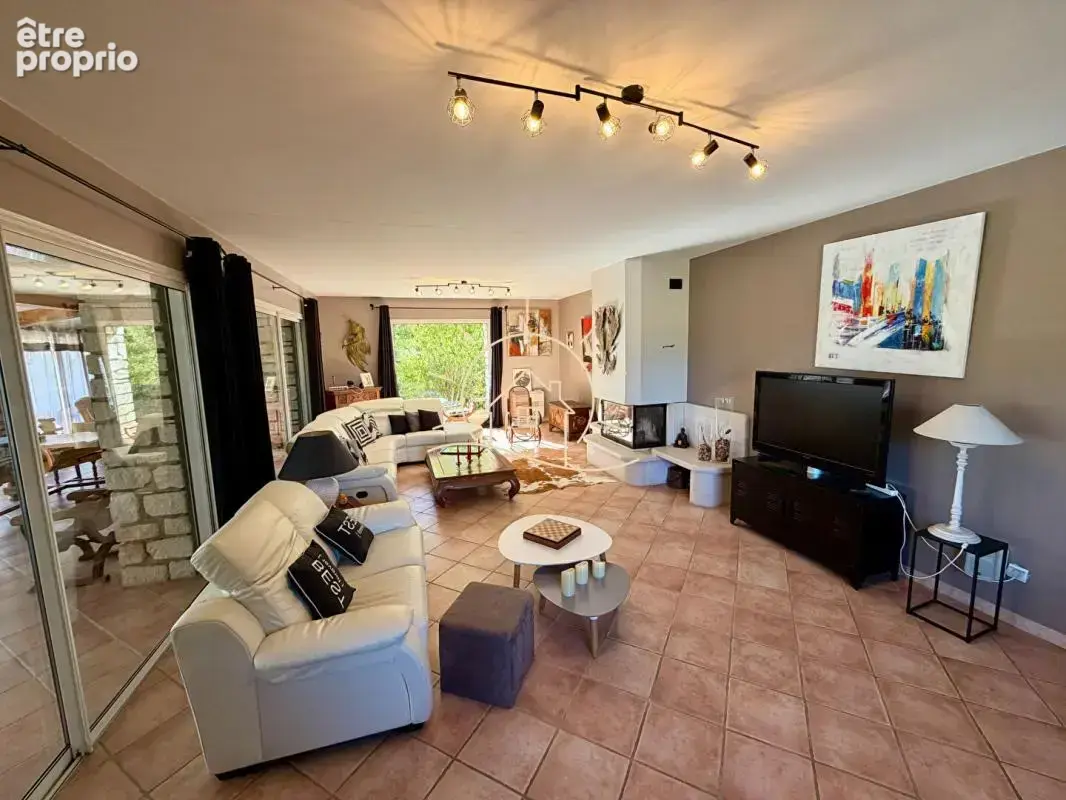 Propriété d'exception à Barjac au coeur de 8 hectares avec lac privé - photo 6