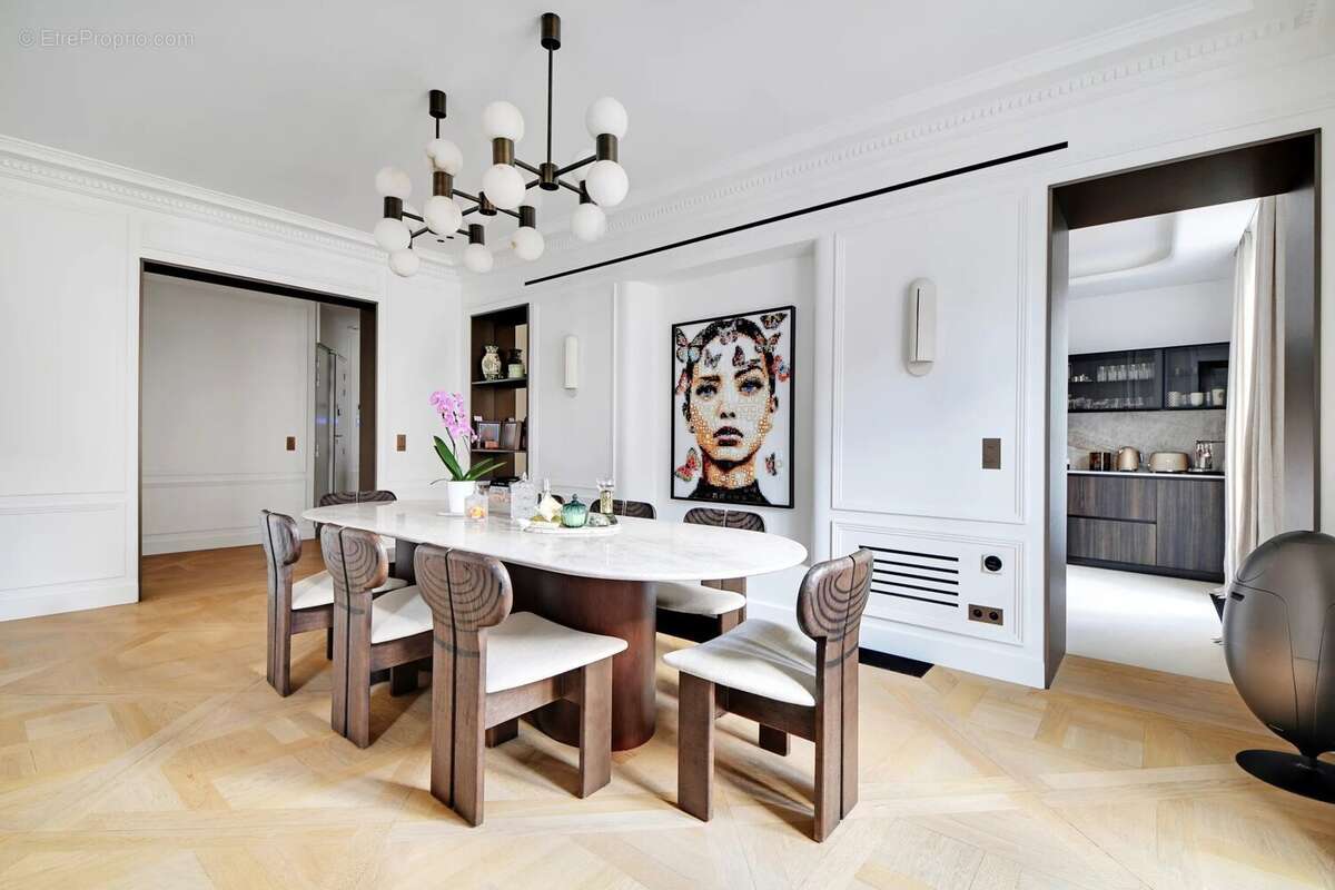 Appartement à PARIS-16E