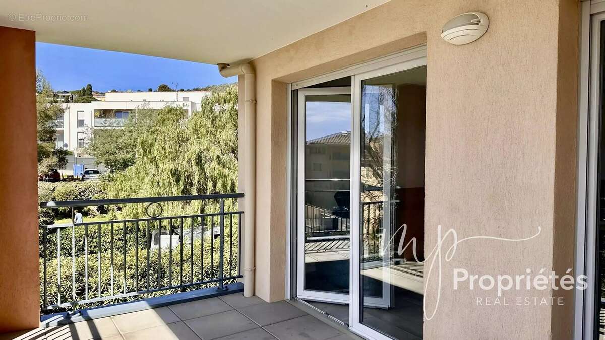 Appartement à BORMES-LES-MIMOSAS