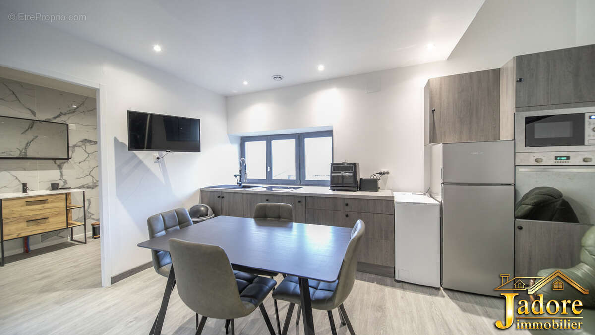 Ensemble immobilier entierement renove - photo 22