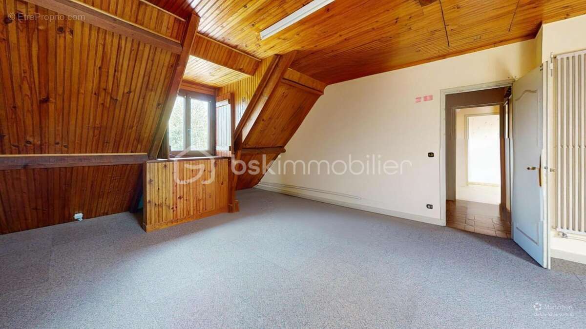 Maison de maçon traditionnelle + dependances - photo 7