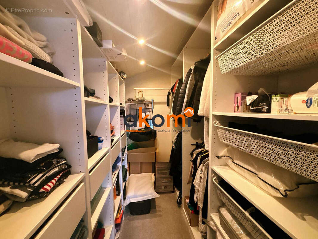 Maison à LA HOUSSIERE