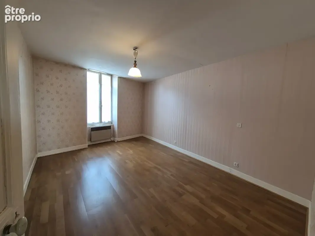 Indre (36) : maison de bourg à vendre 6 pièces de 156 m2 Véranda jardin clos et appartement supplémentaires ! - photo 11