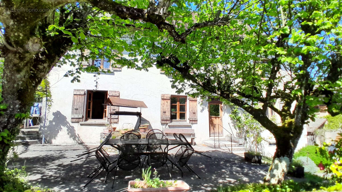 Maison à LA TOUR-DU-PIN