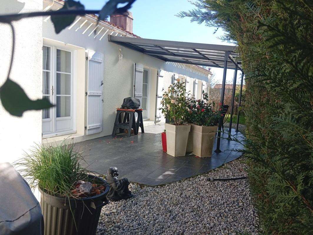 Maison 167 m² à Sainte-Foy  - photo 3