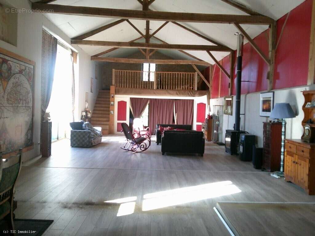 Grange Rénovée : Comprenant 4 Chambres et Terrain de 4382m² - photo 12