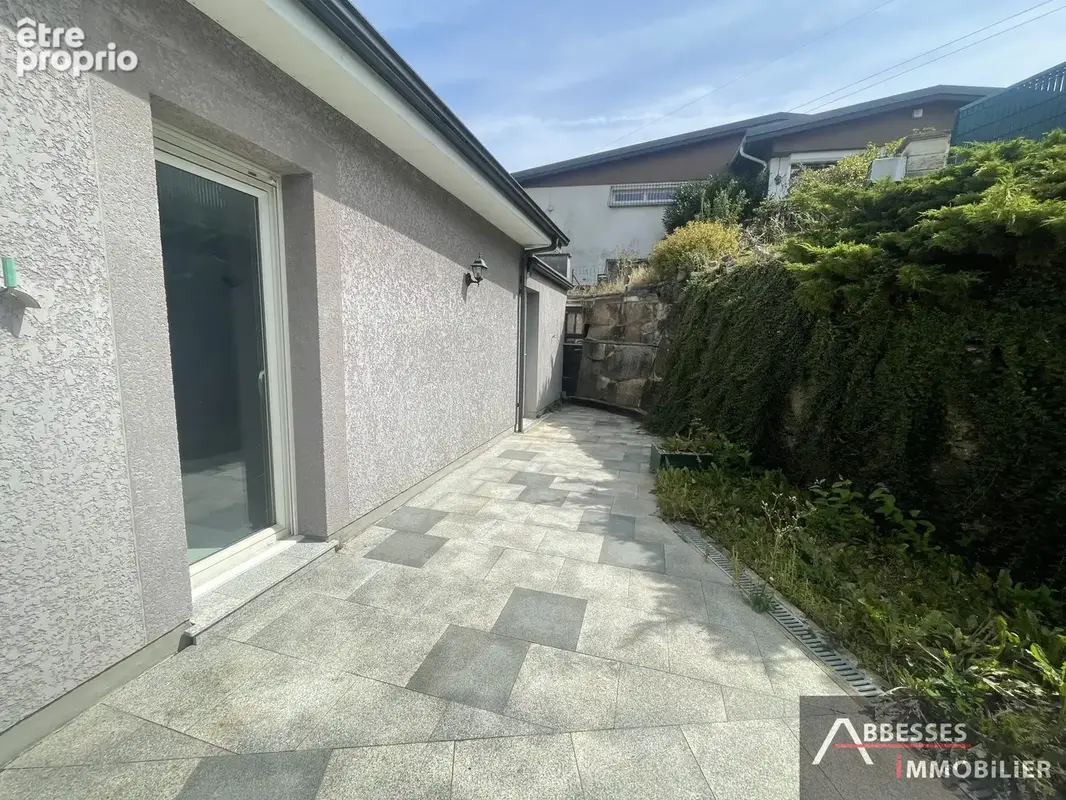 EN EXCLUSIVITÉ : SAINT NABORD - Pavillon de plain pied avec terrasse et garage - photo 19