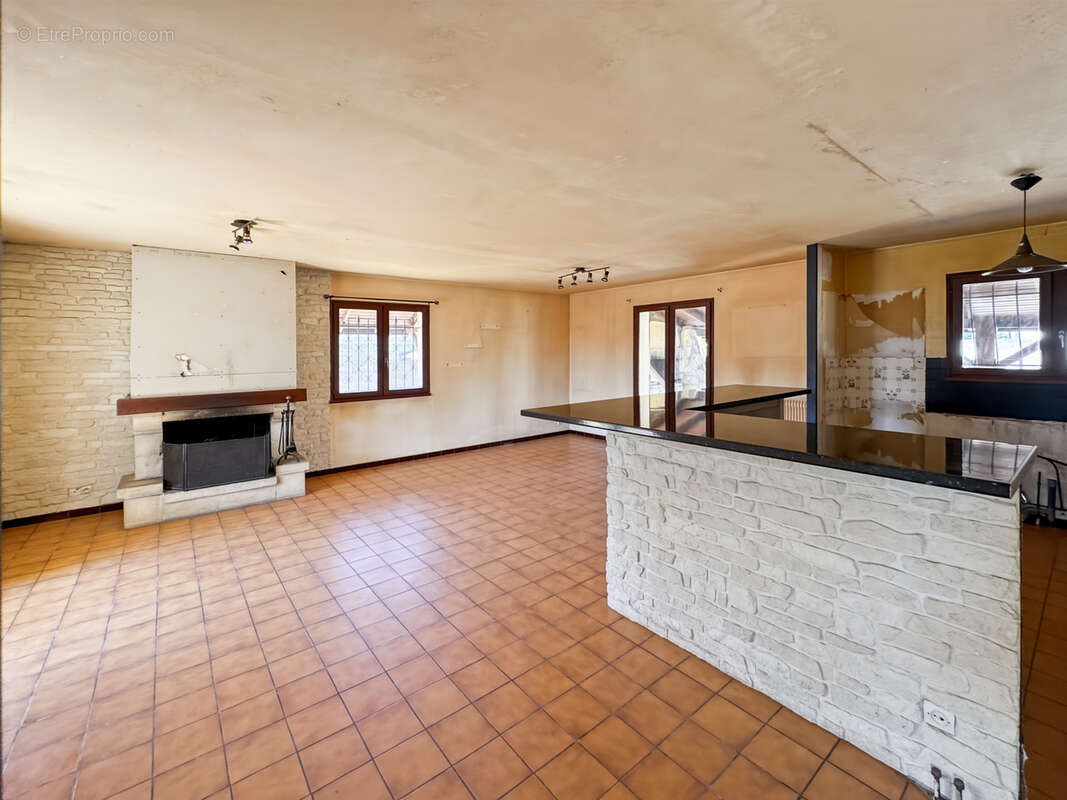 Maison à PAREMPUYRE