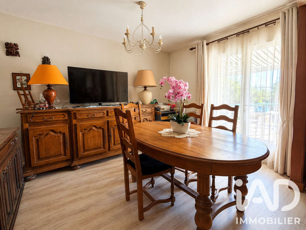 Maison 165 m² à Varennes-Jarcy  - photo 8