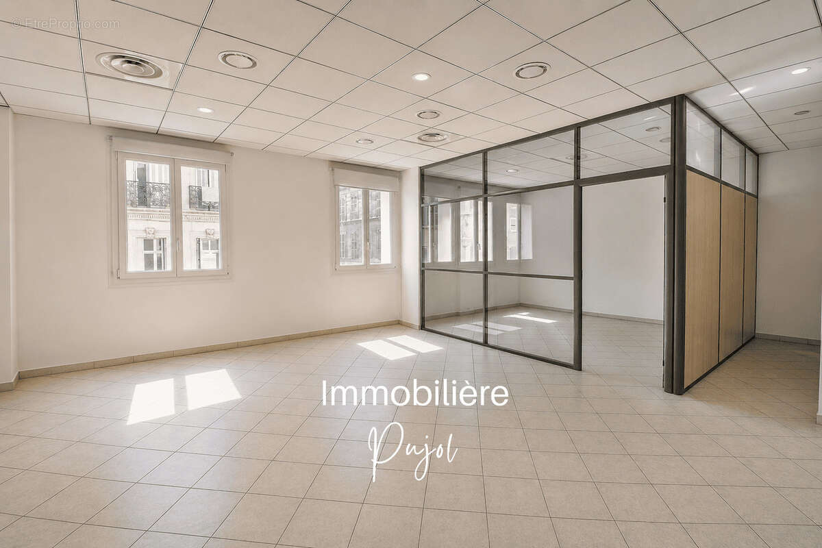 Préfecture/Rome 13001 - Plateau à aménager en appartement - photo 2