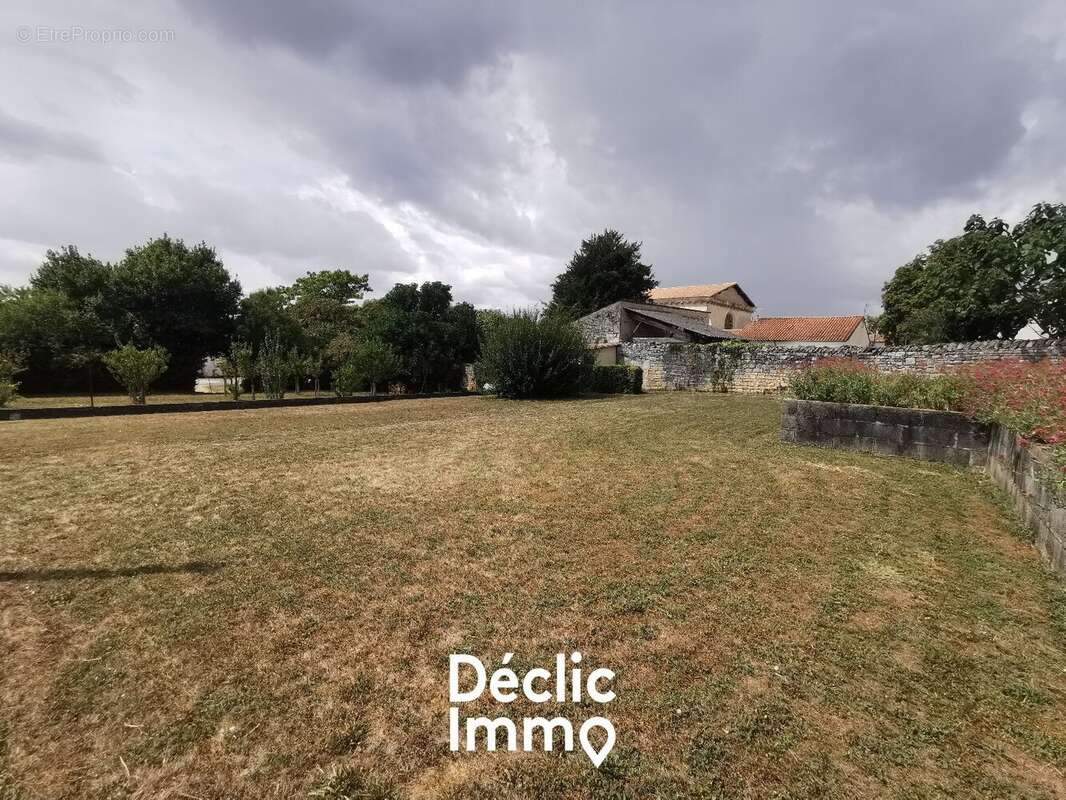 Maison familiale à Périgné  Le charme de la campagne - photo 12