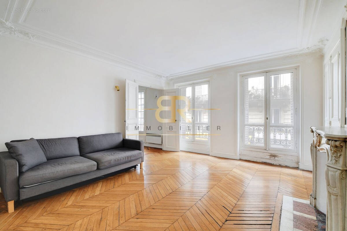 Appartement à PARIS-10E